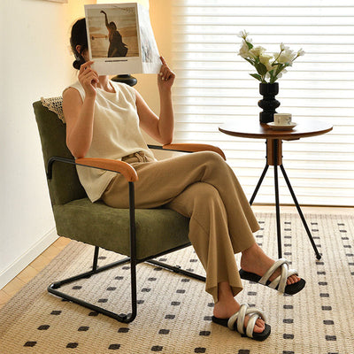 Coussin carré scandinave contemporain en velours côtelé avec chaise d'accent en bois massif et acier au carbone, dossier et accoudoirs pour salon 