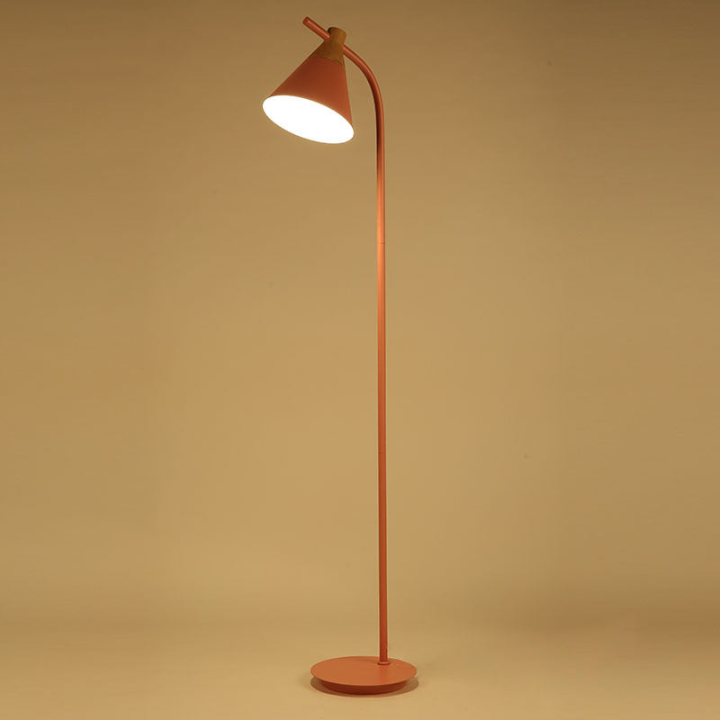 Lampadaire sur pied à 1 lumière avec abat-jour conique macaron créatif nordique 