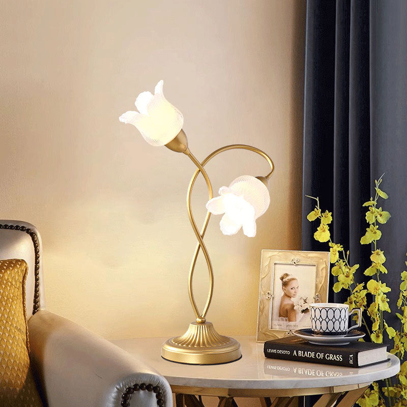 Lampe de table à deux lumières en fer et verre Art Déco moderne avec motif floral pour salon 