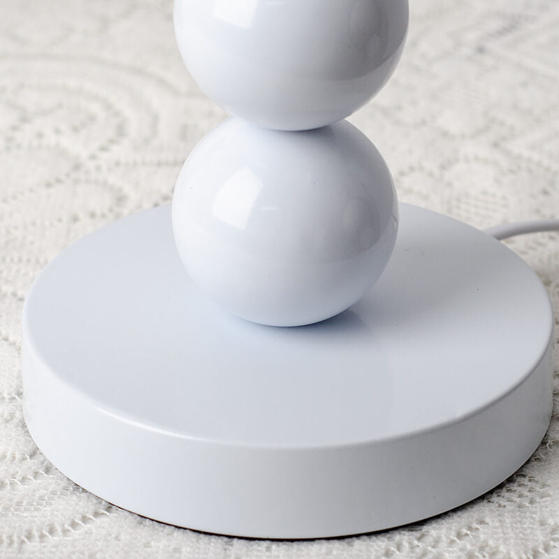 Zeitgenössische skandinavische Kegelrunde Hardware Stoff 1-Licht Tischlampe für das Schlafzimmer 