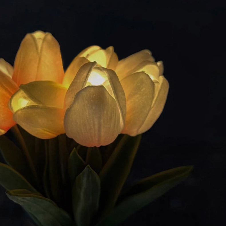 مصباح طاولة LED بتصميم حديث على طراز آرت ديكو من السيراميك PU مع زهرة توليب محاكاة للجانب السرير 