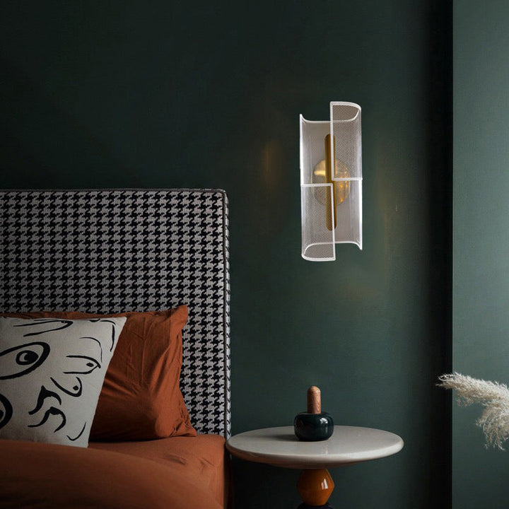 Lámpara de aplique de pared LED de lujo moderno de hierro acrílico con columna esqueletonizada y línea de rombos para pasillo 