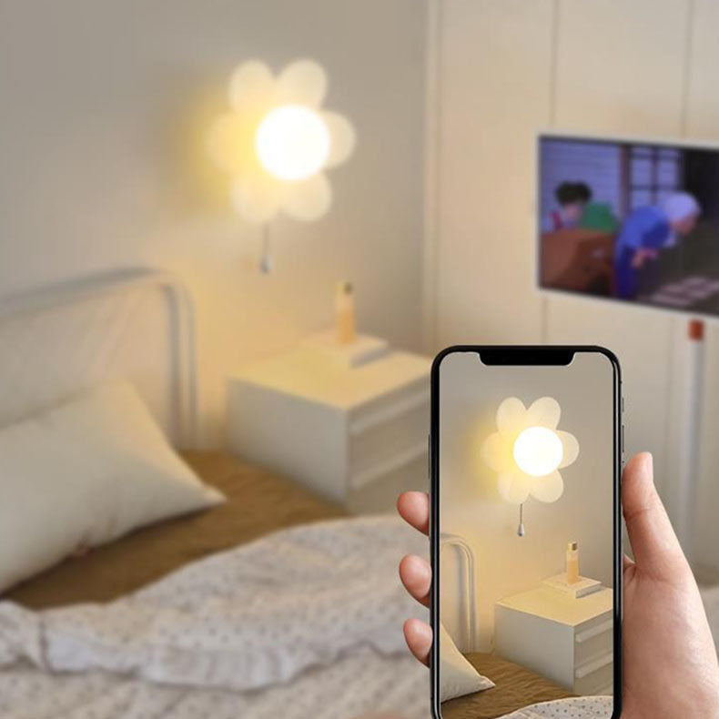 مصباح حائط LED من الراتنج بتصميم زهرة كريمي حديث ومينيمالي لغرفة النوم 