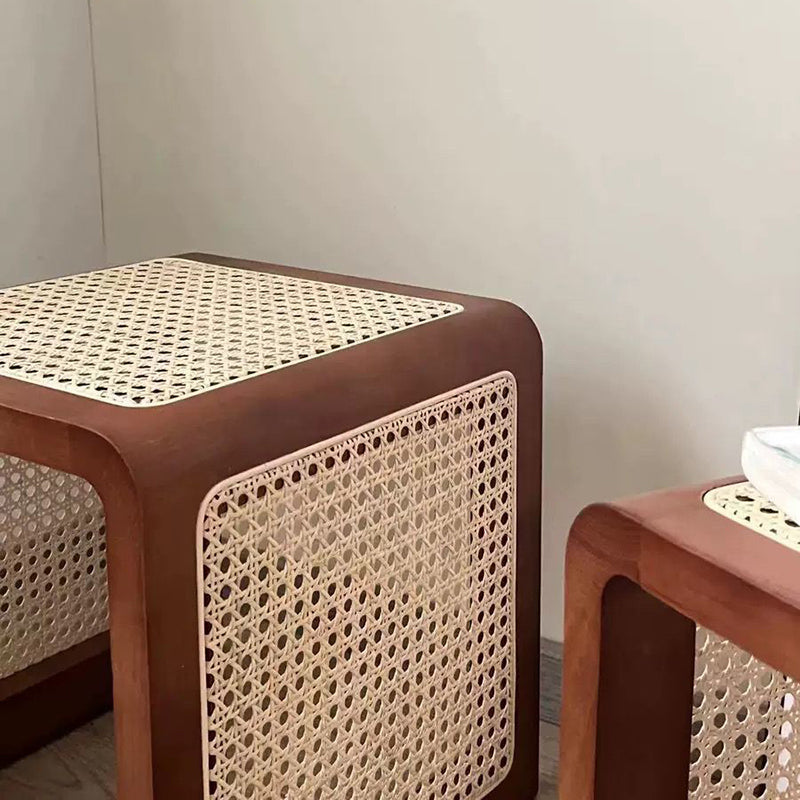 Traditioneller quadratischer Couchtisch aus massivem Holz mit Vintage-PE-Rattangeflecht für das Wohnzimmer 