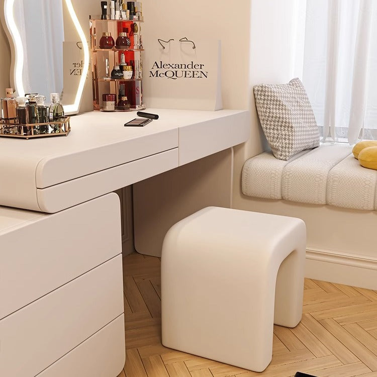 Tabouret de coiffeuse moderne minimaliste carré avec cadre en bois et cuir PU pour chambre 