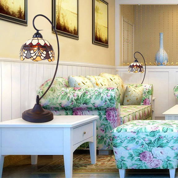 Traditionelle Tiffany Eisenglas Blumen Wellhorn 1-Licht Tischlampe für Arbeitszimmer 