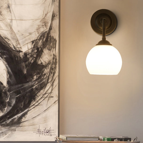 Applique murale 1 lumière avec abat-jour en verre sphérique en fer de simplicité contemporaine pour chambre à coucher 