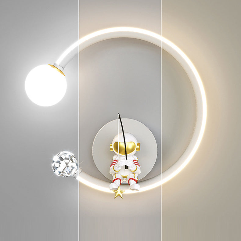 Applique murale LED en fer et aluminium pour chambre à coucher, astronaute de dessin animé créatif contemporain 