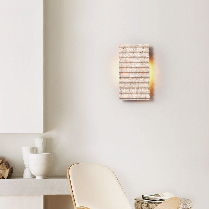 Aplique de pared de 1 luz con pantalla rectangular de travertino beige retro contemporáneo para dormitorio 