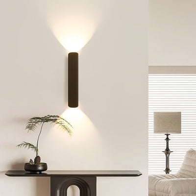 مصباح حائط LED من الألومنيوم والحديد بأسطوانة مخططة بتصميم حديث وبسيط لغرفة النوم 