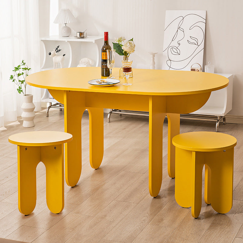 Modernes minimalistisches Esszimmer-Set aus ovalem, rundem Tisch und Stühlen aus mitteldichter Faserplatte 