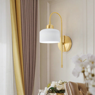 Lampe murale contemporaine de luxe en laiton antique avec cylindre en céramique nervurée à 1 lumière pour salon 