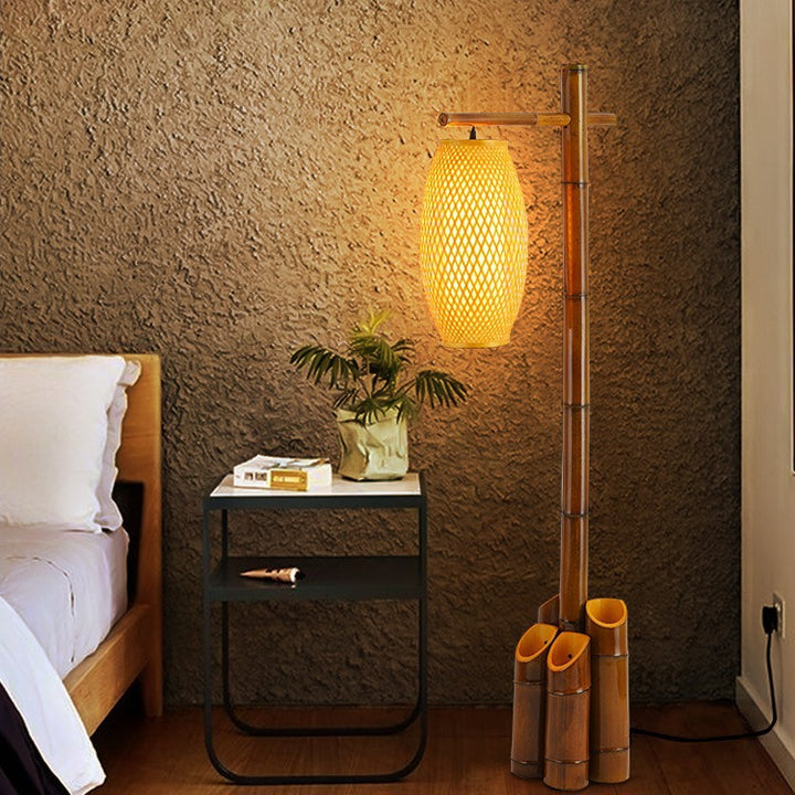 Traditionelle chinesische Bambusrohr-Weblaterne Schirm 1-Licht Stehlampe für Esszimmer 