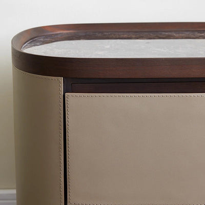 Moderner minimalistischer elliptischer Schiefer-Sattel-Leder-Walnuss-Samt-Nachttisch mit 2 Schubladen für das Bett 