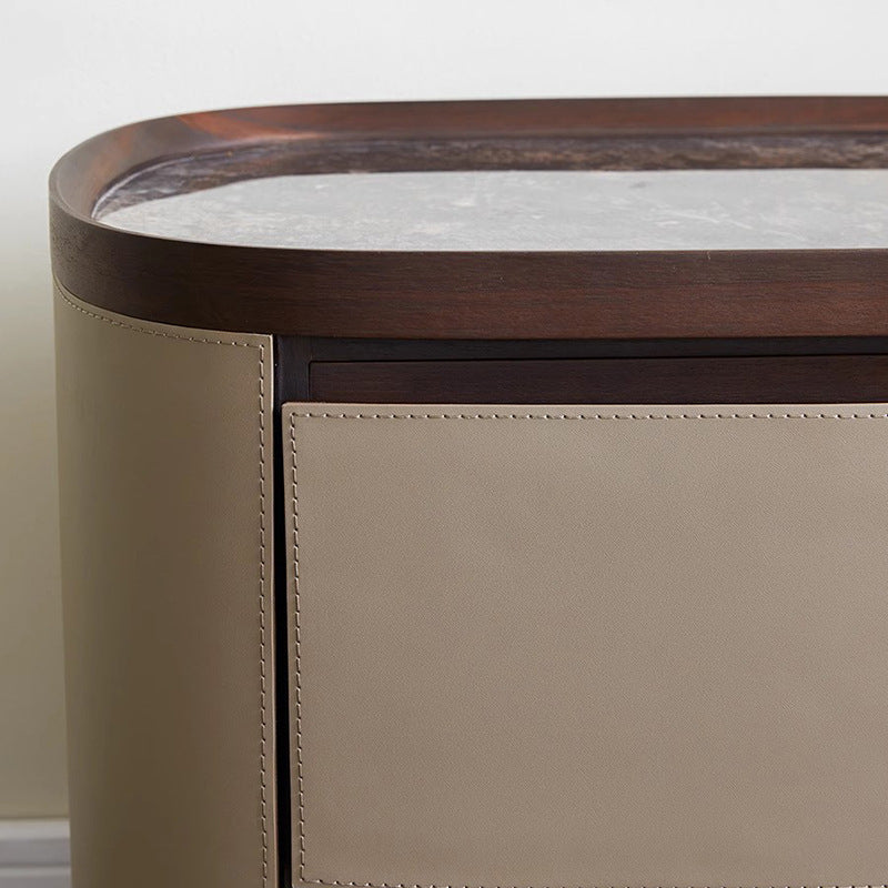 Moderner minimalistischer elliptischer Schiefer-Sattel-Leder-Walnuss-Samt-Nachttisch mit 2 Schubladen für das Bett 