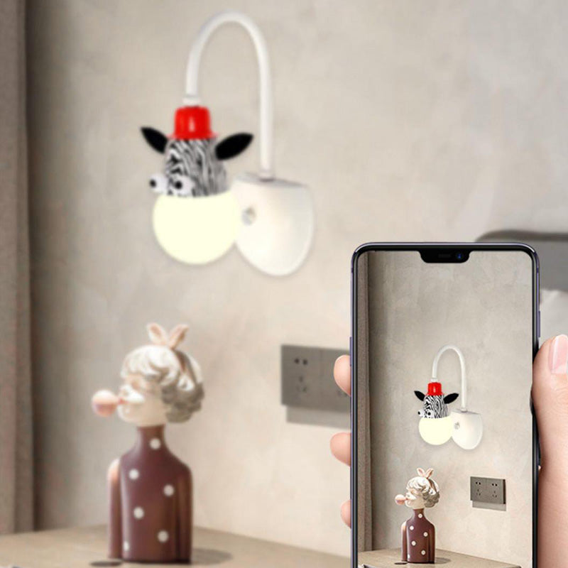 Lámpara de aplique de pared LED de hierro con vidrio redondo y diseño de criatura creativa contemporánea para dormitorio 