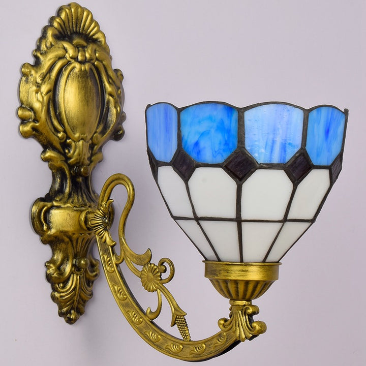 Traditionelle 1-flammige Tiffany-Wandleuchte aus Eisen mit Buntglas, Kristall und Blumenmotiv für das Wohnzimmer 
