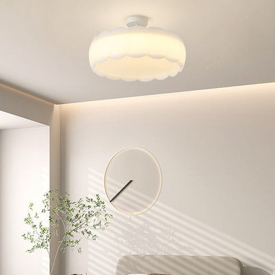 Moderne minimalistische cremefarbene runde Spitzen-Hardware PE LED Semi-Flush Mount Deckenleuchte für Schlafzimmer 
