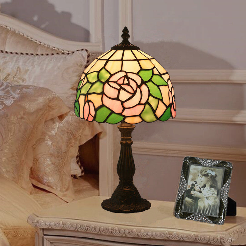 Lampe de table à 1 lumière avec abat-jour en vitrail de fleur de rose Tiffany traditionnel et base en alliage de zinc pour étude 