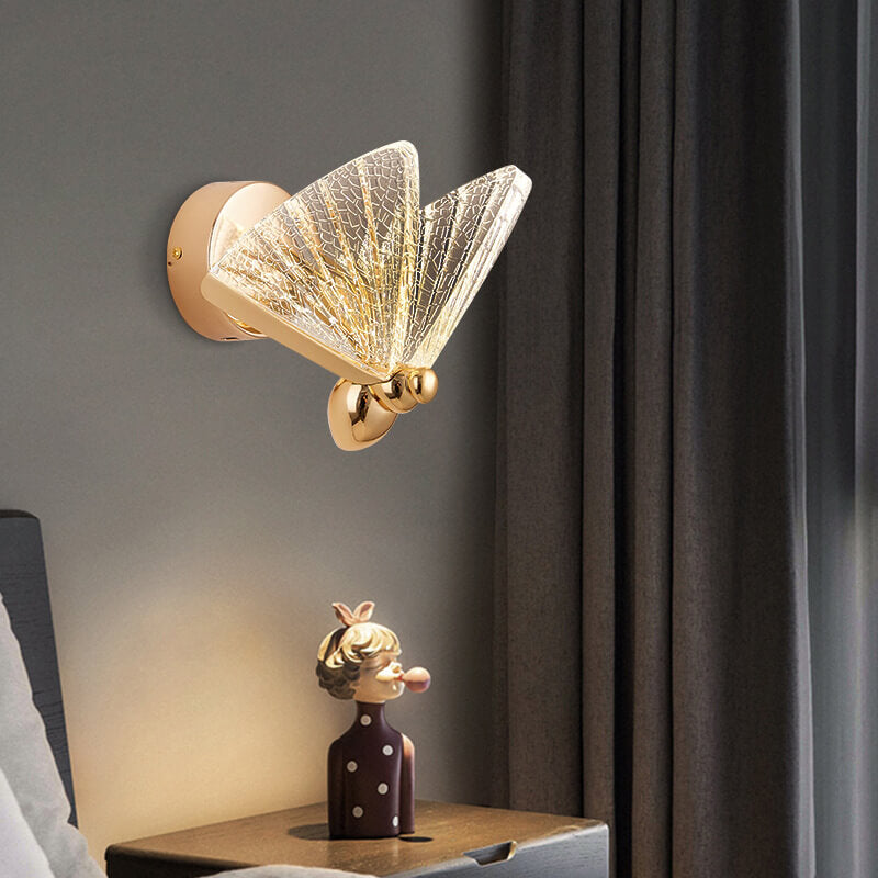 Applique murale LED en alliage de zinc acrylique créatif contemporain en forme de papillon pour chambre 