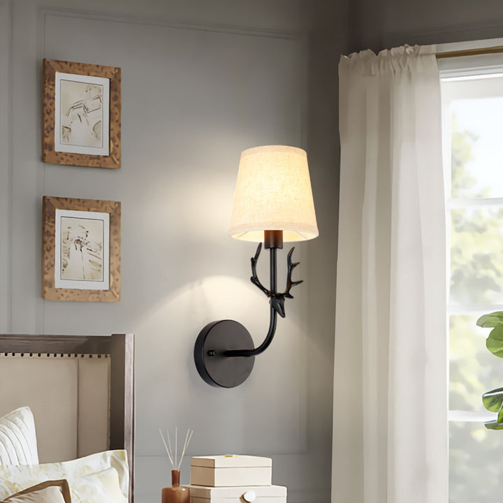 Applique murale contemporaine nordique en forme de cylindre avec corne de cerf en fer et tissu à 1 lumière pour chevet 