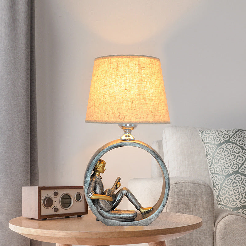 Zeitgenössische kreative runde Mädchen Jungen Harz Stoff 1-Licht Tischlampe für Wohnzimmer 