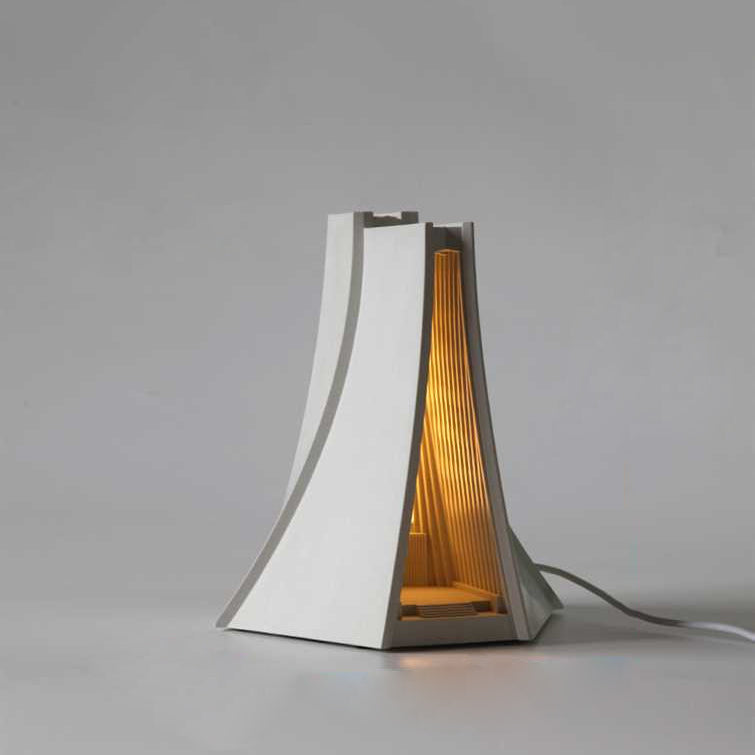 Zeitgenössische skandinavische Dreieck-Beton-LED-Tischlampe für Schlafzimmer 