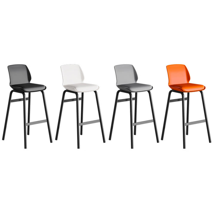 Zeitgenössischer nordischer quadratischer PU-Leder gepolsterter Eisen-Barhocker mit Kunststoff-Rückenlehne und Fußstütze für das Esszimmer 