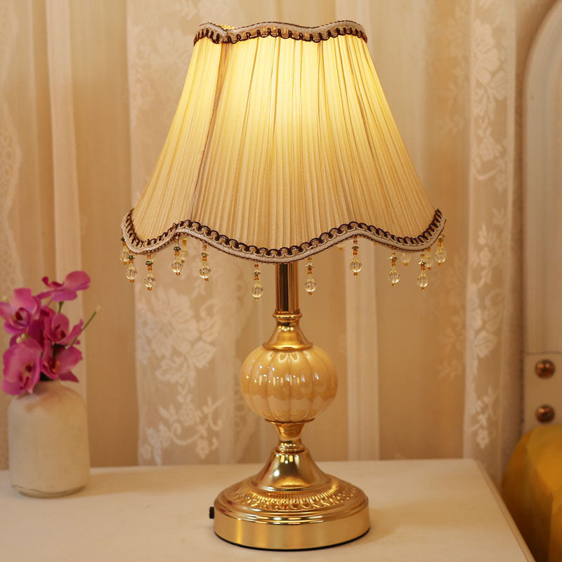 Traditional Vintage Fabric Floral Glass Hardware Plating 1-Light Table Lamp for Bedroom