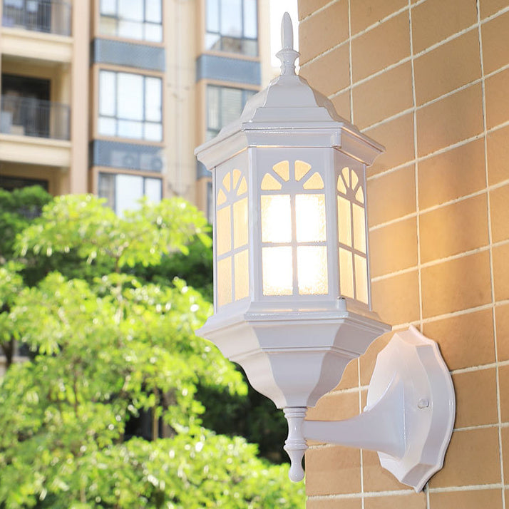 Diseño de Castillo de Aleación de Aluminio Tradicional Europeo Lámpara de Pared Impermeable de Vidrio de 1 Luz para Patio Exterior 