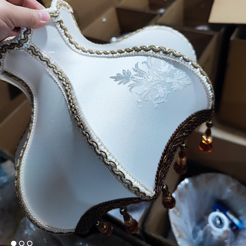 Lampe de table 1 lumière en résine avec base en tissu pour chambre à coucher, style européen traditionnel 