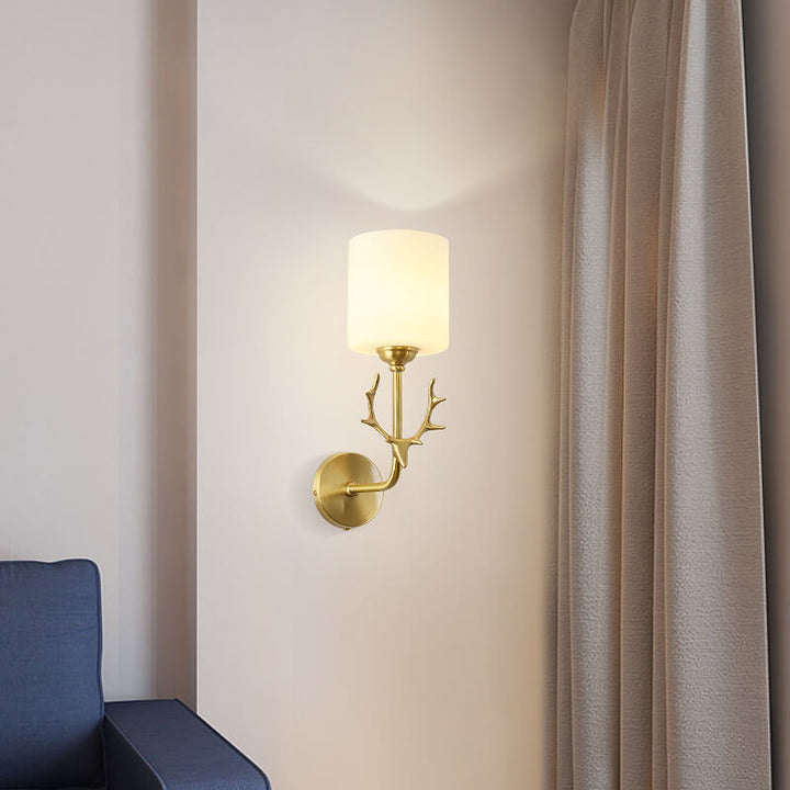 Zeitgenössische skandinavische Glaszylinder-Geweih-Kupfer-1-Licht-Wandleuchterlampe für Wohnzimmer 