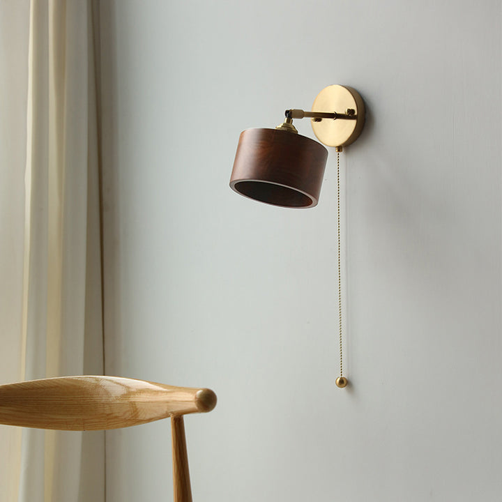 Zeitgenössische skandinavische runde Kegelkuppel Kupferholz 1-Licht Wandleuchte Lampe für Schlafzimmer 