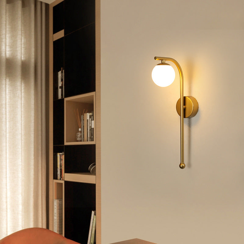 Lampe murale contemporaine de luxe avec abat-jour sphérique en acrylique, fer et aluminium à 1 lumière pour chambre 