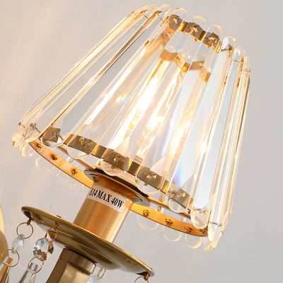 Applique murale contemporaine de luxe avec cadre finition dorée et abat-jour en cristal à 1 lumière pour salon 