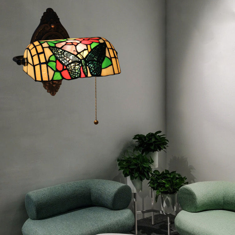 Traditionelle Tiffany Schmetterling Halbzylinder Zink Buntglas 1-Licht Wandleuchte Lampe für Wohnzimmer 