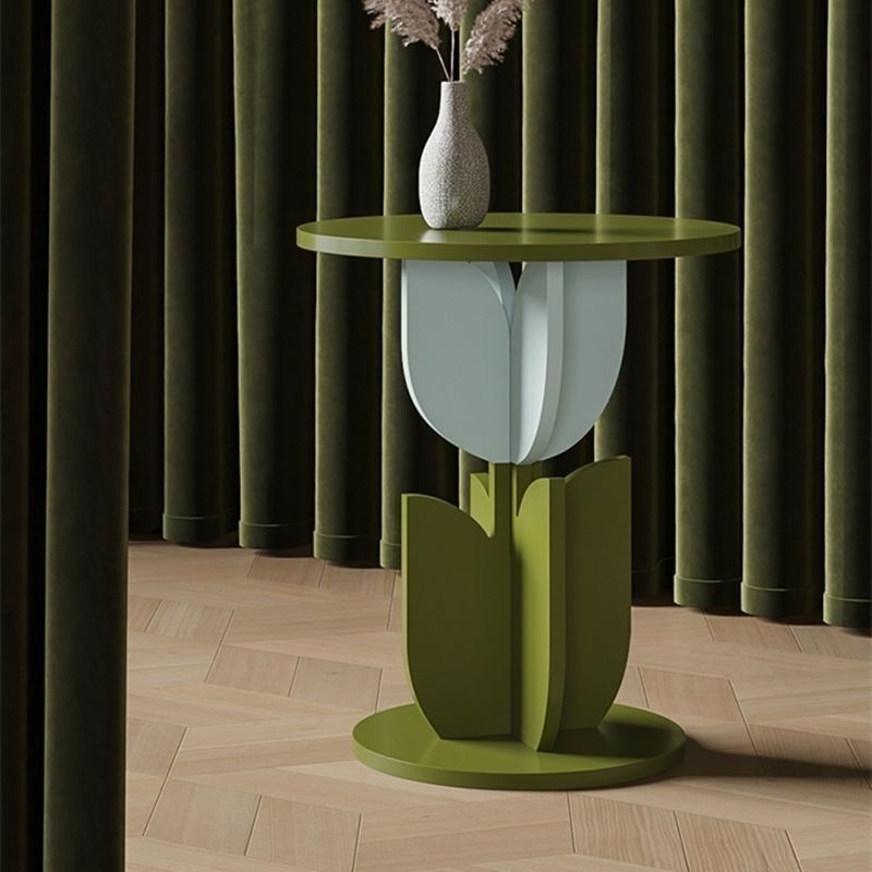 Table basse de salon contemporaine avec plateau en verre ondulé et design tulipe 