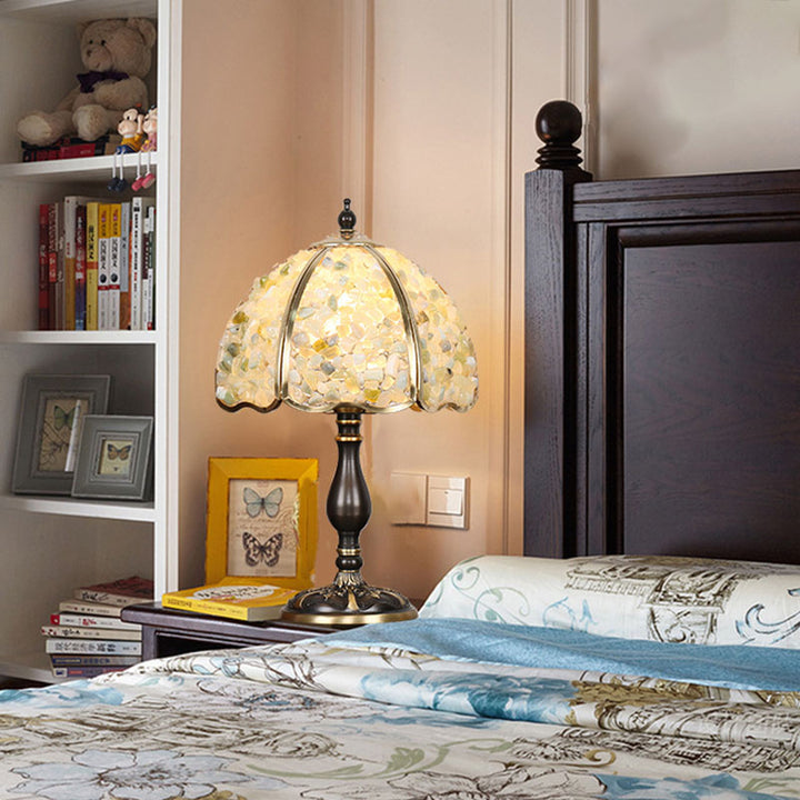 Zeitgenössische kreative farbige Kristall-Kupfer-Blume 1-Licht-Tischlampe für das Schlafzimmer 
