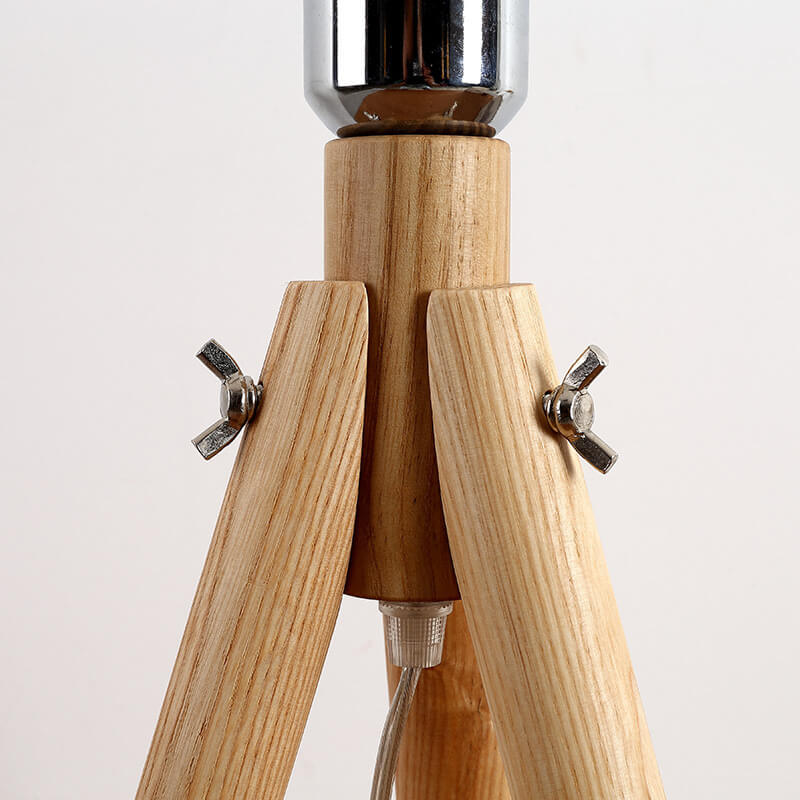 Lámpara de mesa de una luz con base de madera de tres patas redonda y simple japonesa de tela 