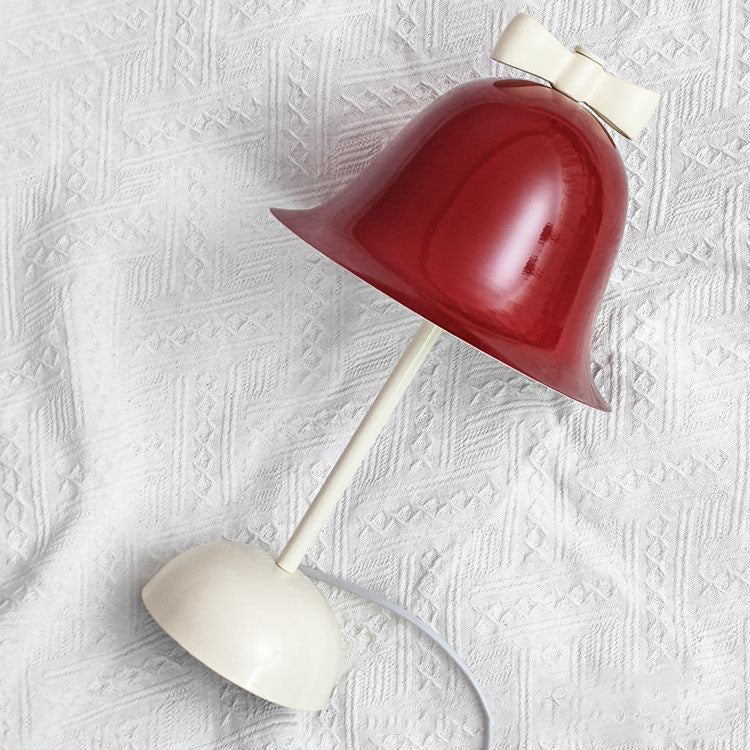 Moderne minimalistische Tischleuchte mit Schleifenglocke im Creme-Ton und LED 