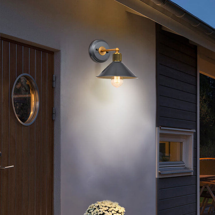 Applique murale rétro en aluminium avec abat-jour en fer forgé à 1 lumière 