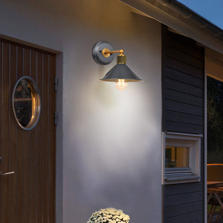 Applique murale rétro en aluminium avec abat-jour en fer forgé à 1 lumière 