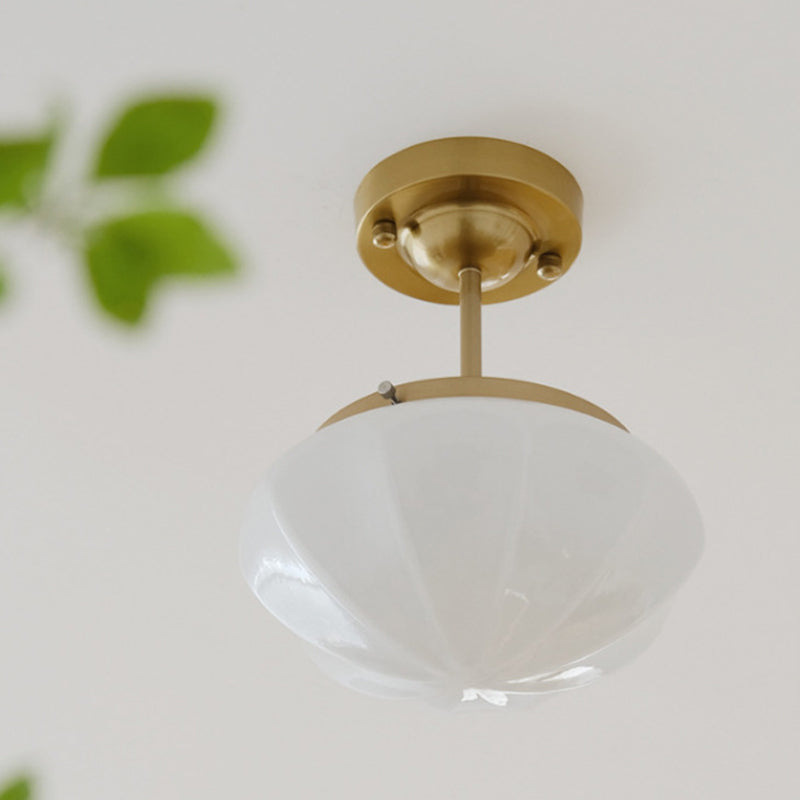 Suspension contemporaine scandinave ronde en fer et verre crème à 1 lumière pour salon 
