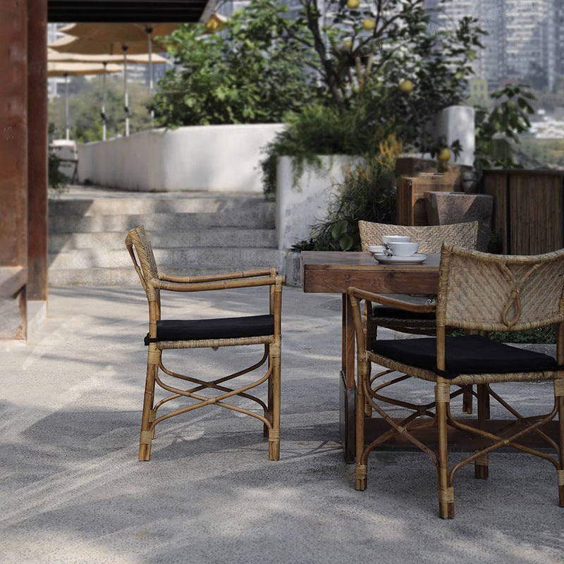 Fauteuil de salle à manger carré en rotin tissé de ferme traditionnel avec dossier et accoudoirs pour salon 