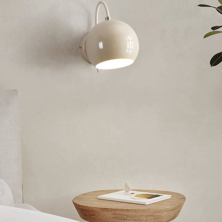 Applique murale moderne minimaliste en fer et aluminium crème sphérique à 1 lumière pour chambre 