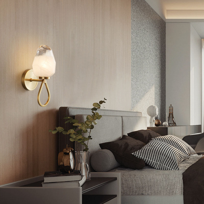 Moderne Luxus Messing Geometrische Glasschirm 1-Licht Wandleuchte für das Schlafzimmer 