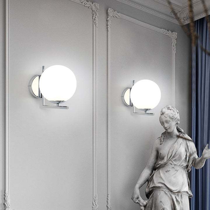 Applique murale contemporaine en métal nordique avec boule en verre à 1 lumière pour chevet 