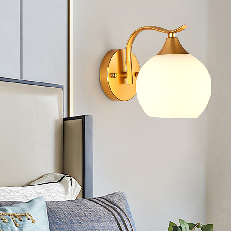 Applique Murale Moderne Simplicité Fer Verre Boule 1/2 Lumière Pour Chevet 