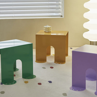 Table d'appoint carrée minimaliste moderne en plaque laminée à froid à 4 pieds pour salon 