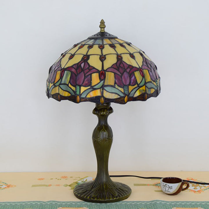 Lampe de table traditionnelle Tiffany en verre teinté avec dôme de tulipe rouge et base en aluminium à 1 lumière pour chambre 